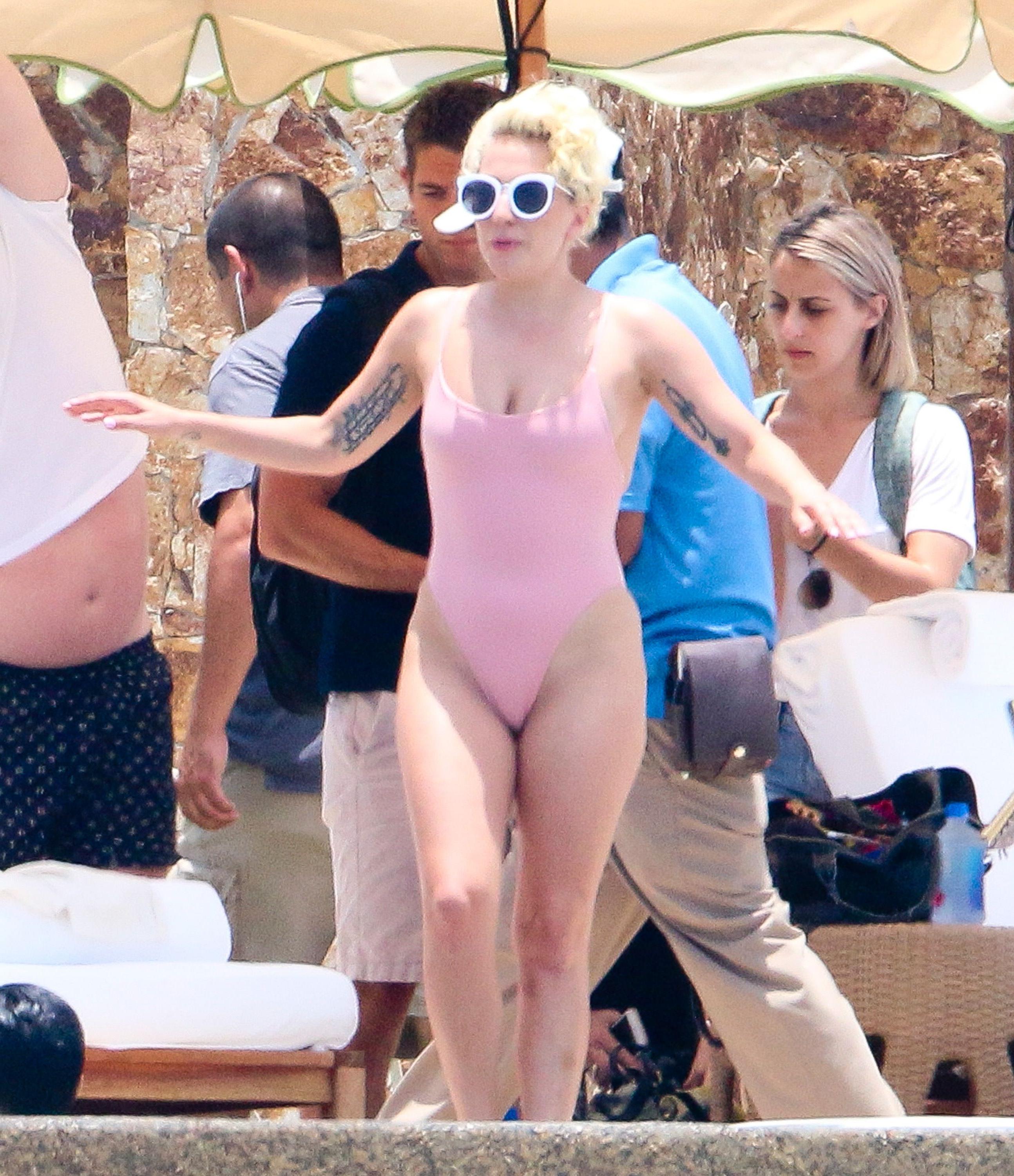 8P Sexy Photos of Lady Gaga