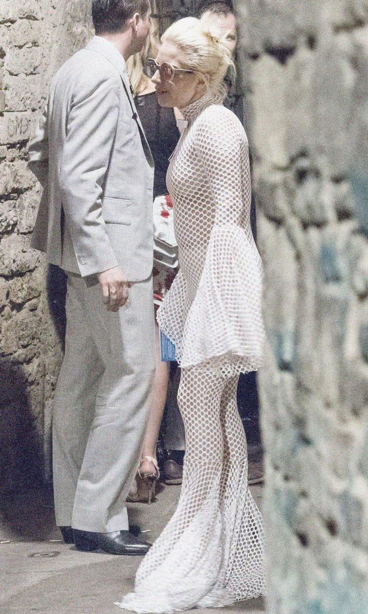 7P See-through pics of Lady Gaga