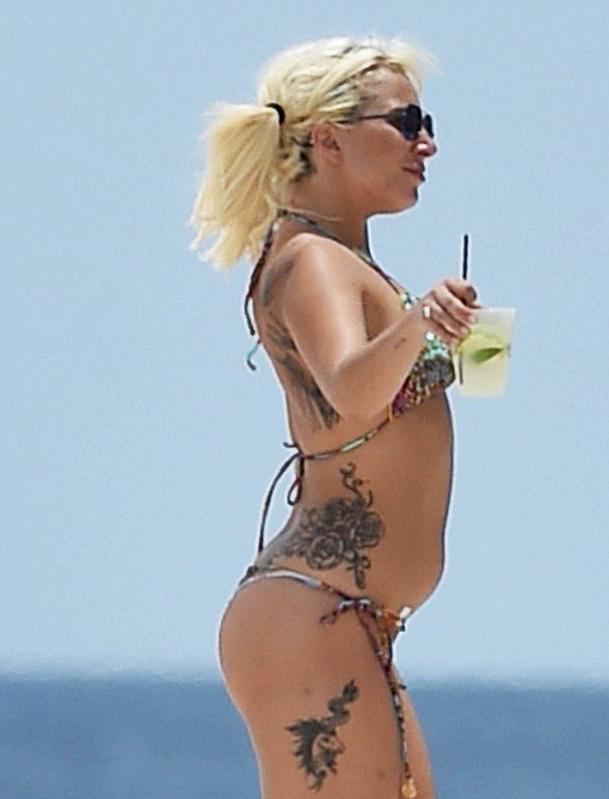4P Lady Gaga hottest pics