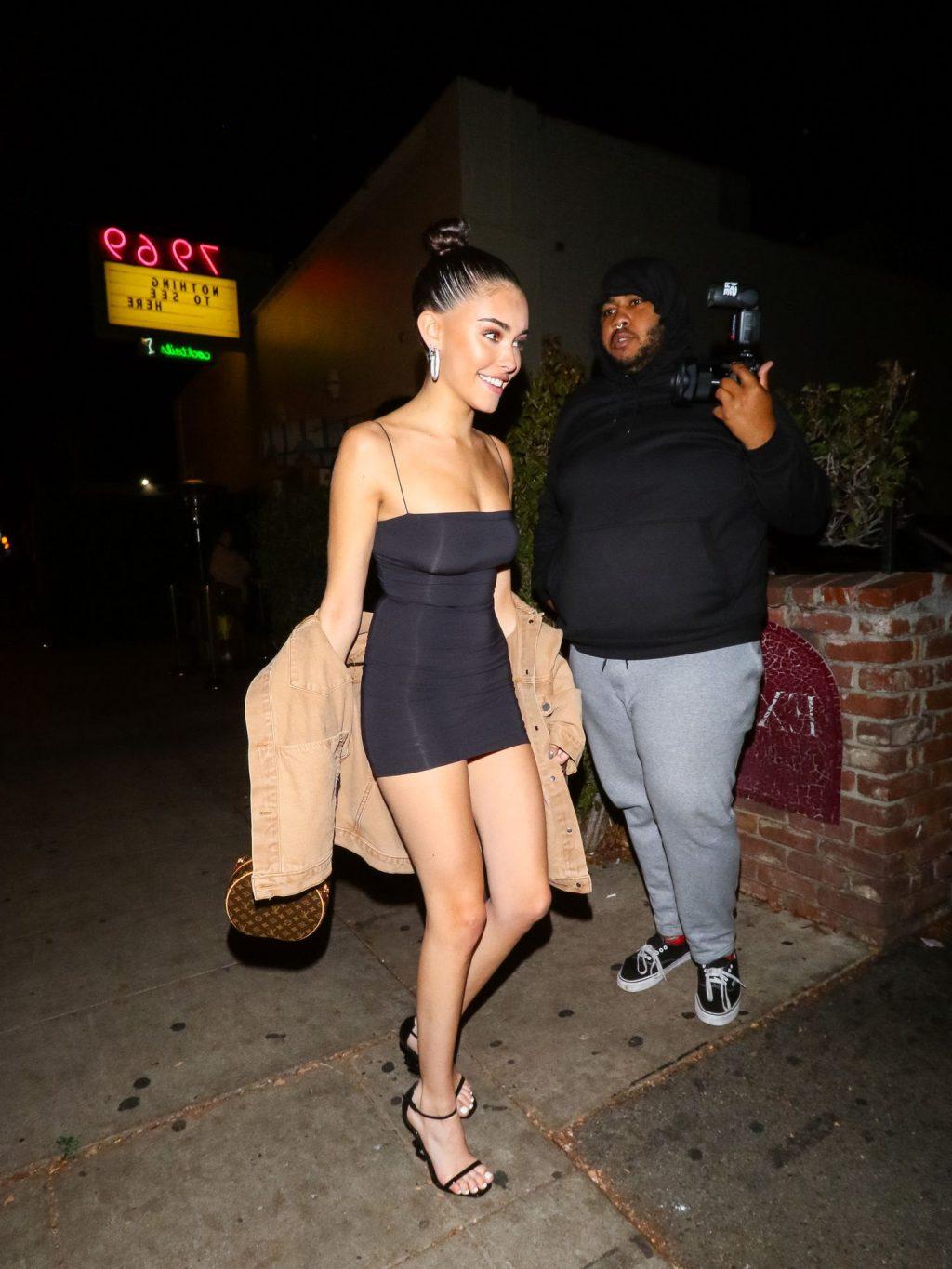 22P Madison Beer Cleavage