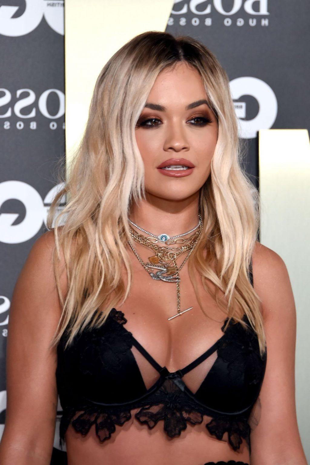 4P Rita Ora Cleavage