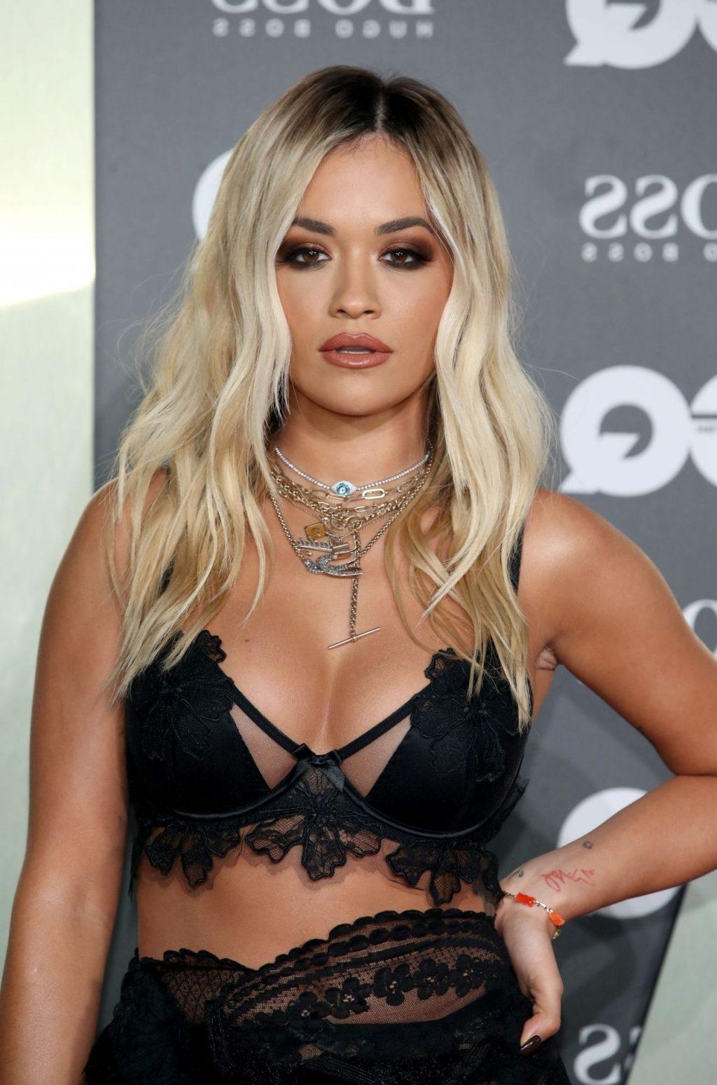 4P Rita Ora Cleavage