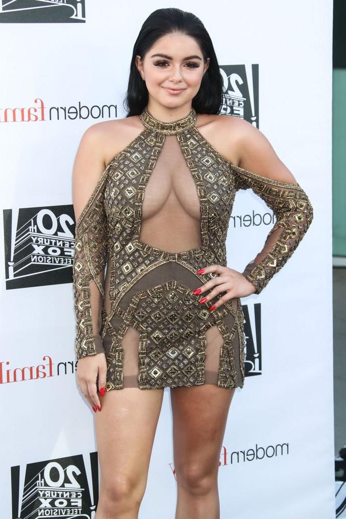 25P Ariel Winter in a Huge Cleavage Dress Pics