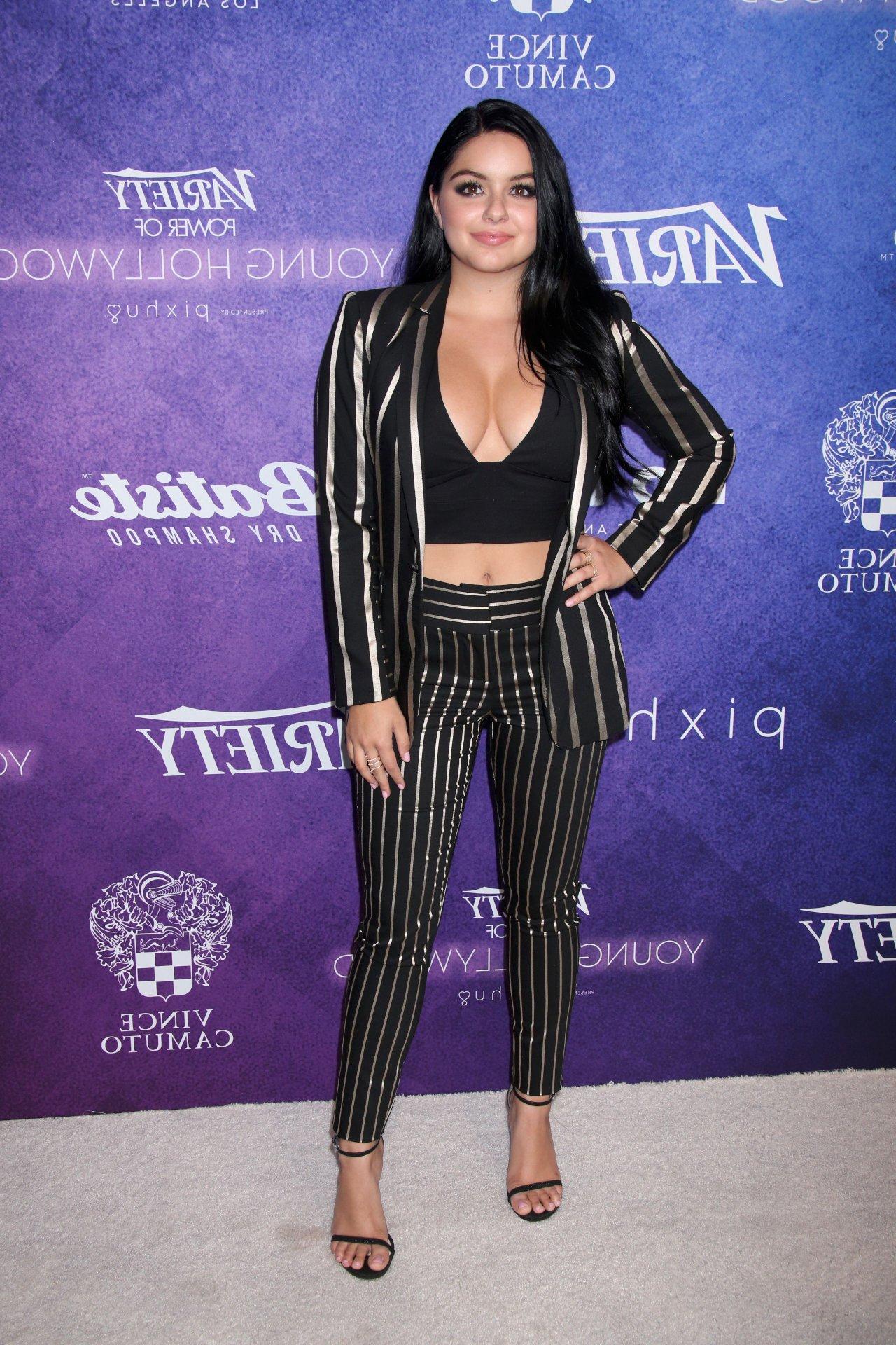 10P Ariel Winter Cleavage Photos
