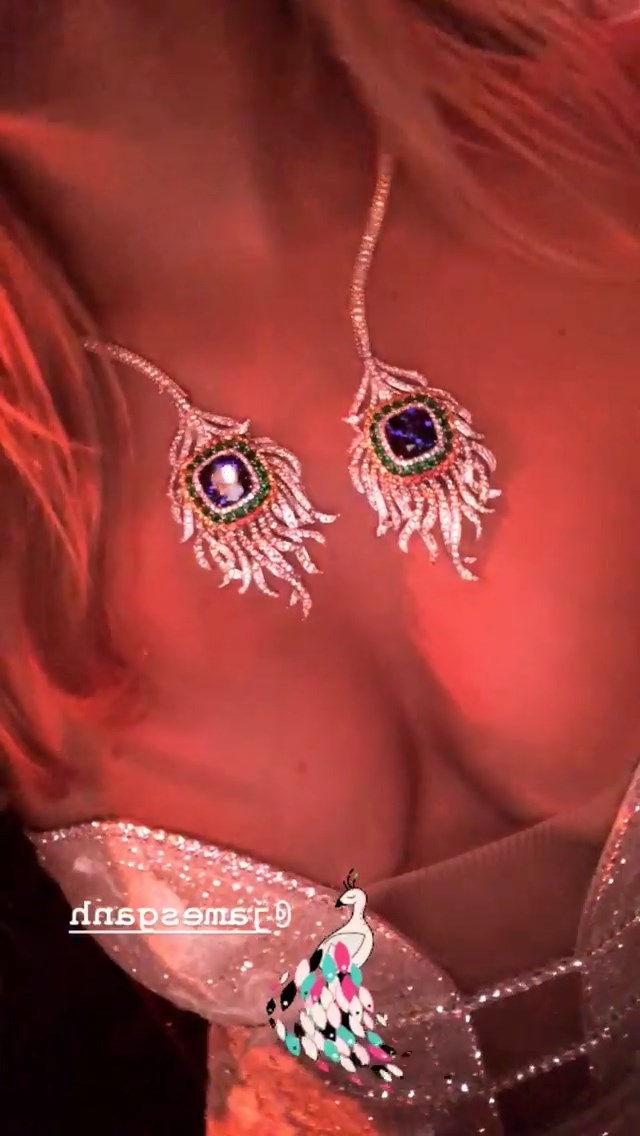 11P Kimberley Garner Cleavage