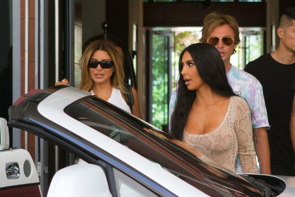 25P Kim Kardashian Cleavage