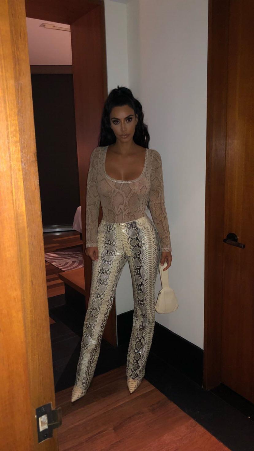 25P Kim Kardashian Cleavage