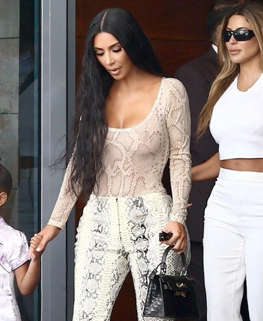 25P Kim Kardashian Cleavage