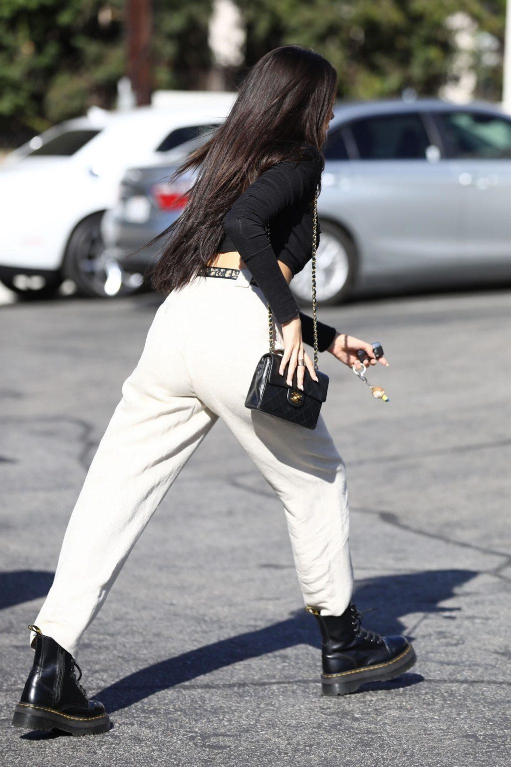 25P Madison Beer Cleavage