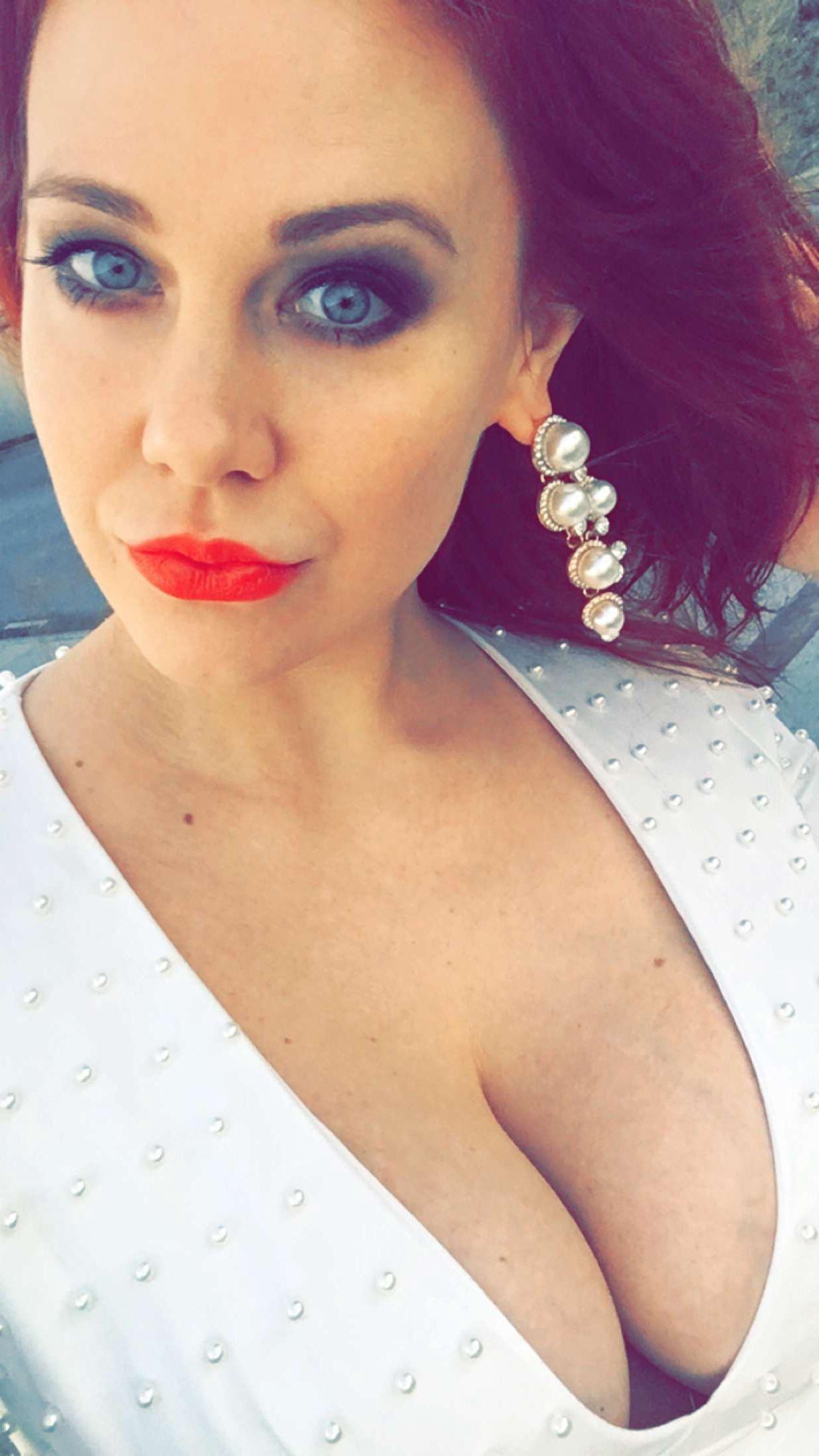 5P Cleavage pics of Maitland Ward