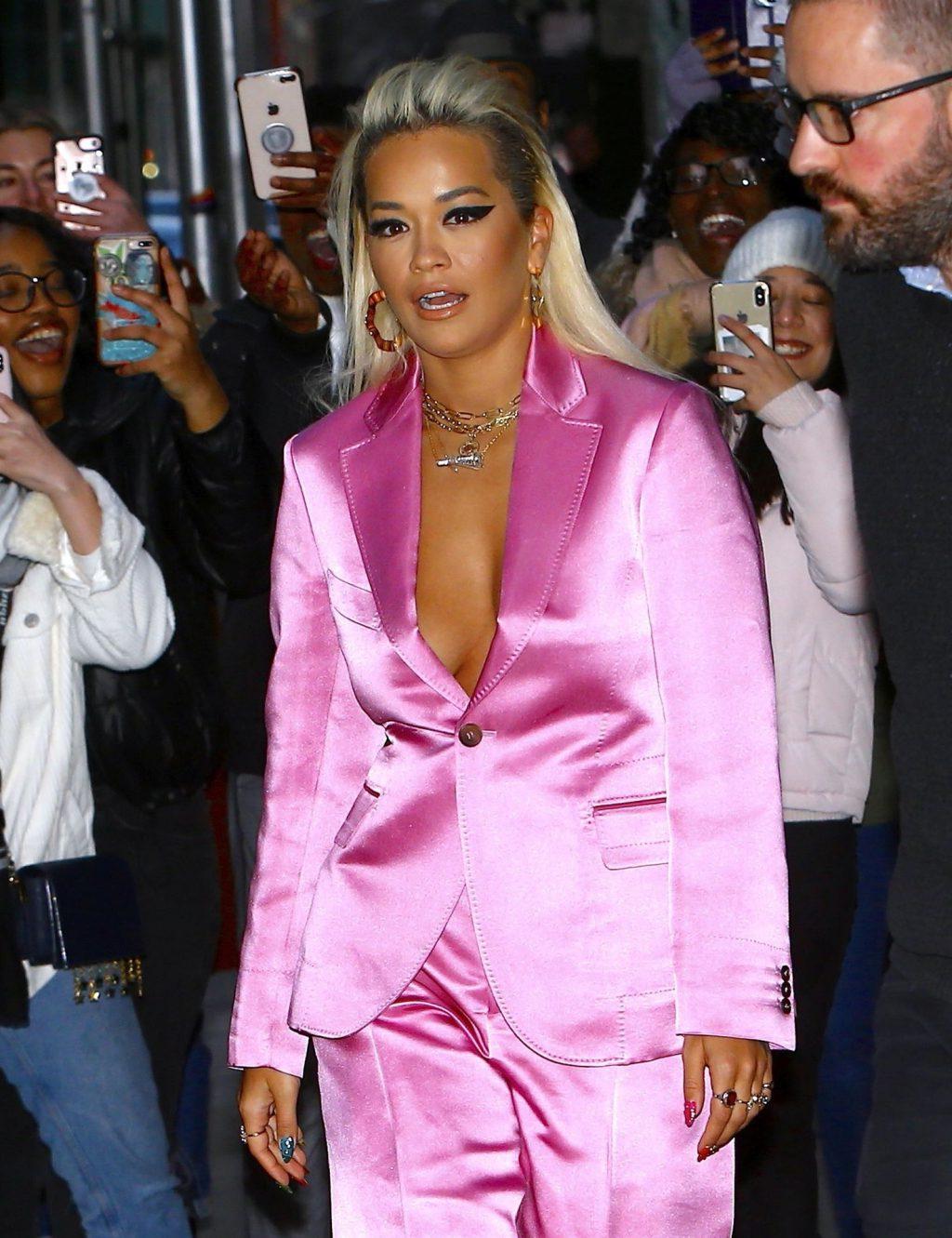 4P Rita Ora Cleavage