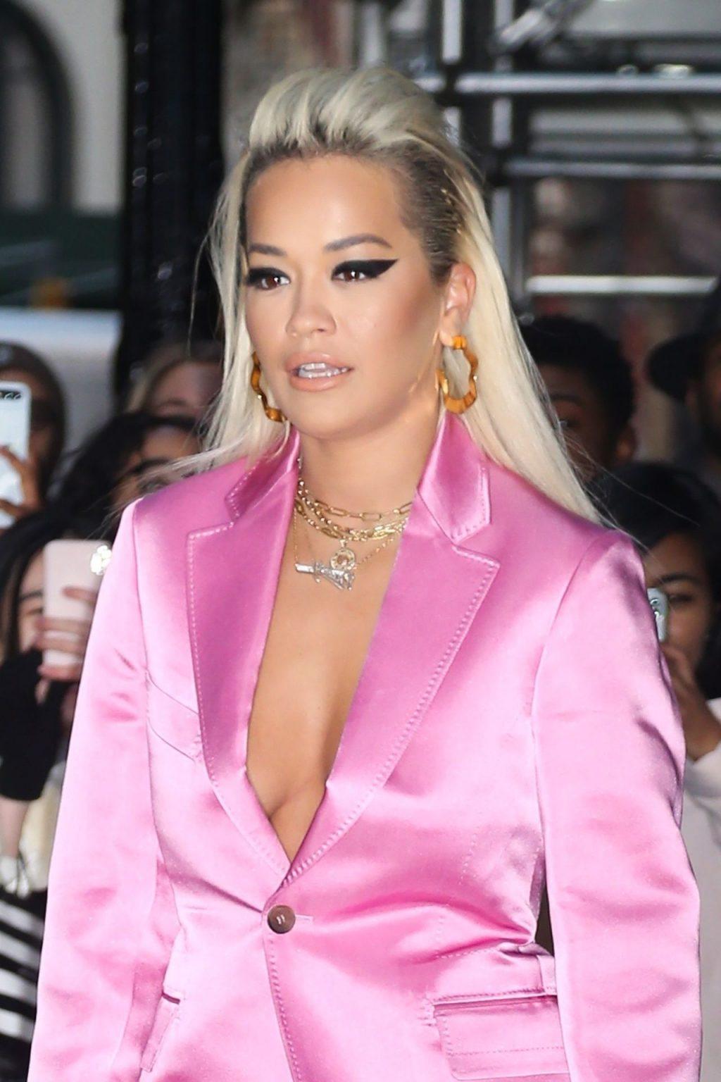4P Rita Ora Cleavage