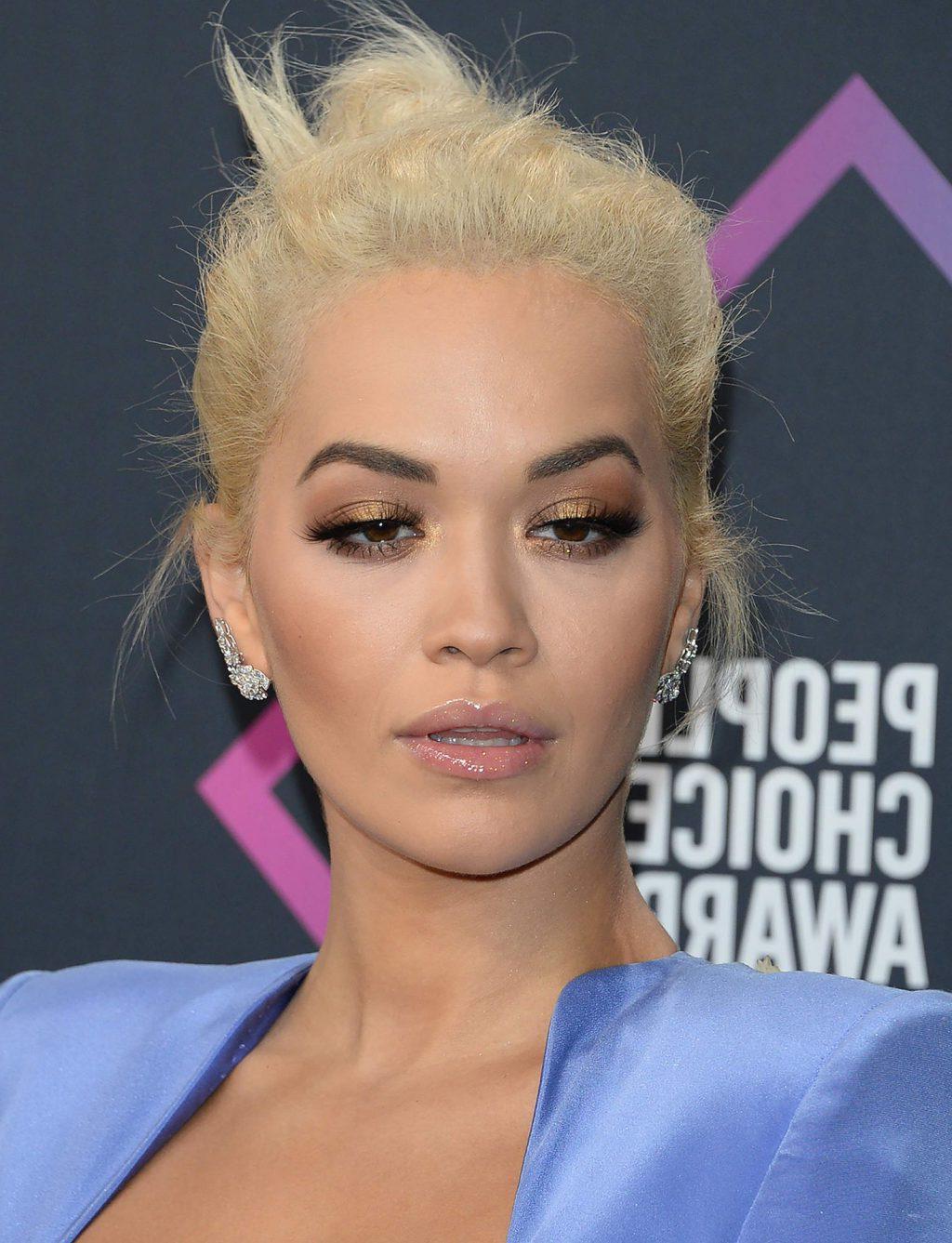 25P Rita Ora Cleavage