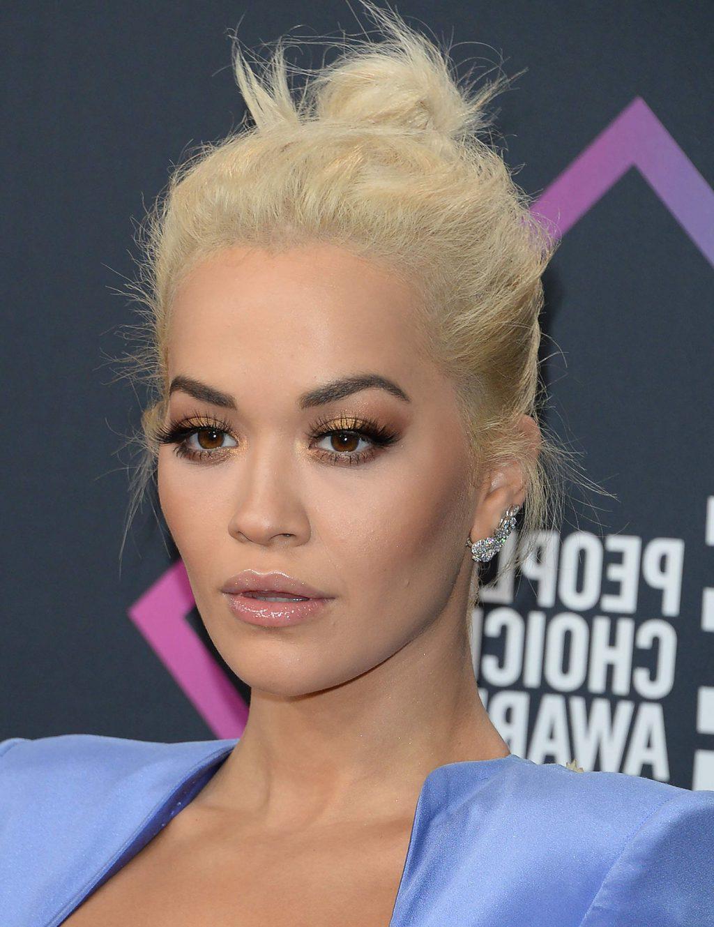 25P Rita Ora Cleavage
