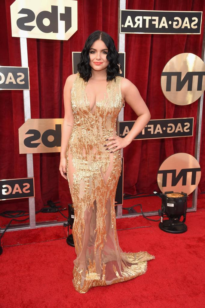 5P Ariel Winter’s Cleavage Photos