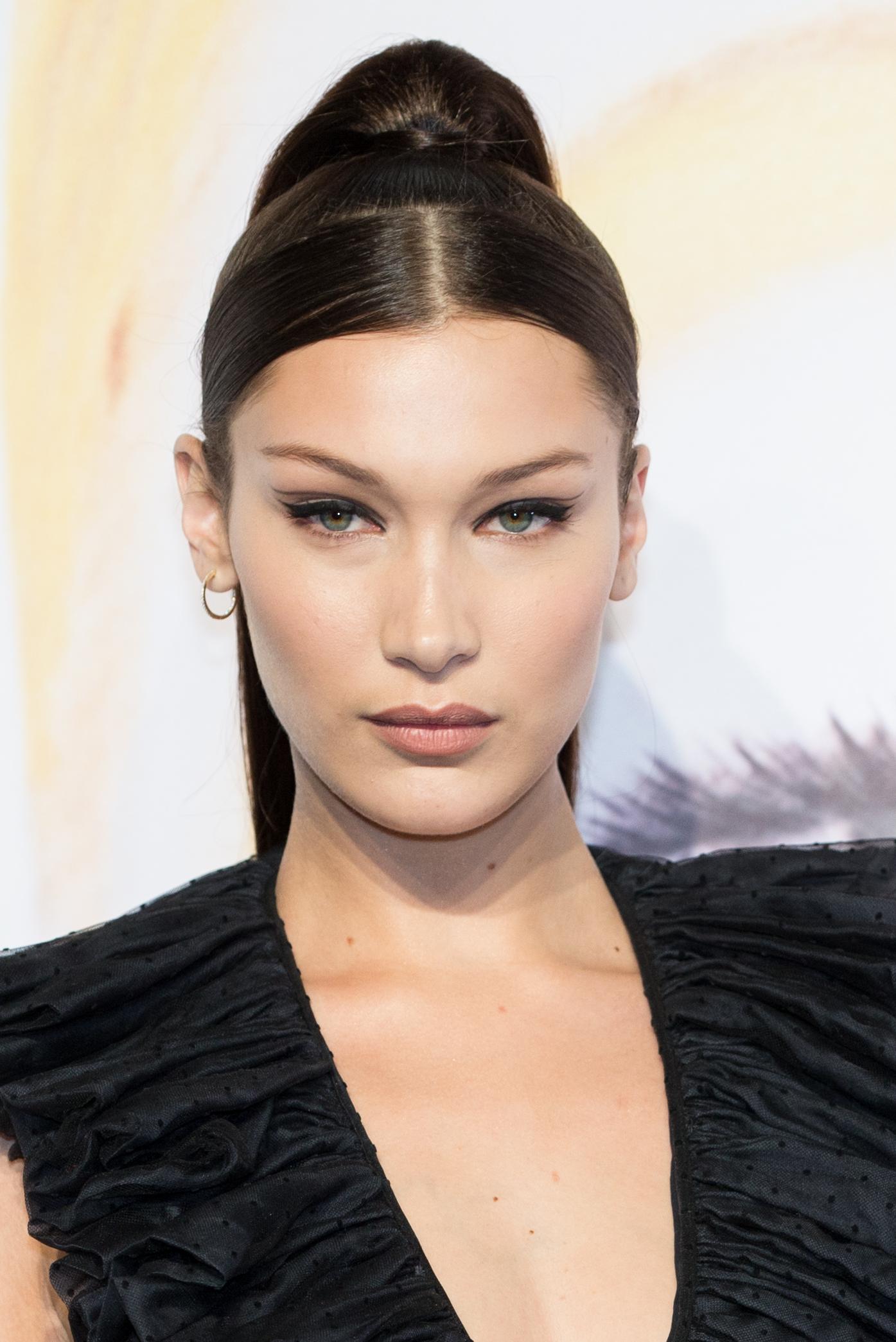 6P Bella Hadid Cleavage