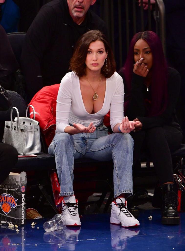 25P Bella Hadid Cleavage