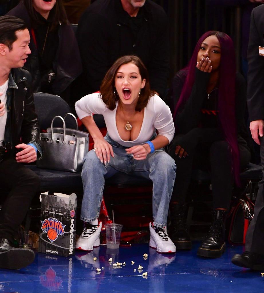 25P Bella Hadid Cleavage