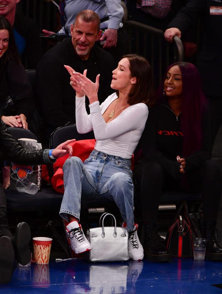 25P Bella Hadid Cleavage