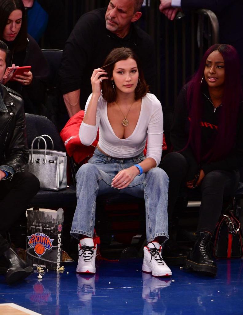 25P Bella Hadid Cleavage