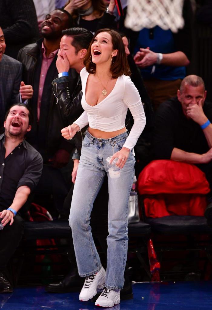 25P Bella Hadid Cleavage
