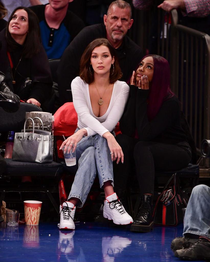 25P Bella Hadid Cleavage