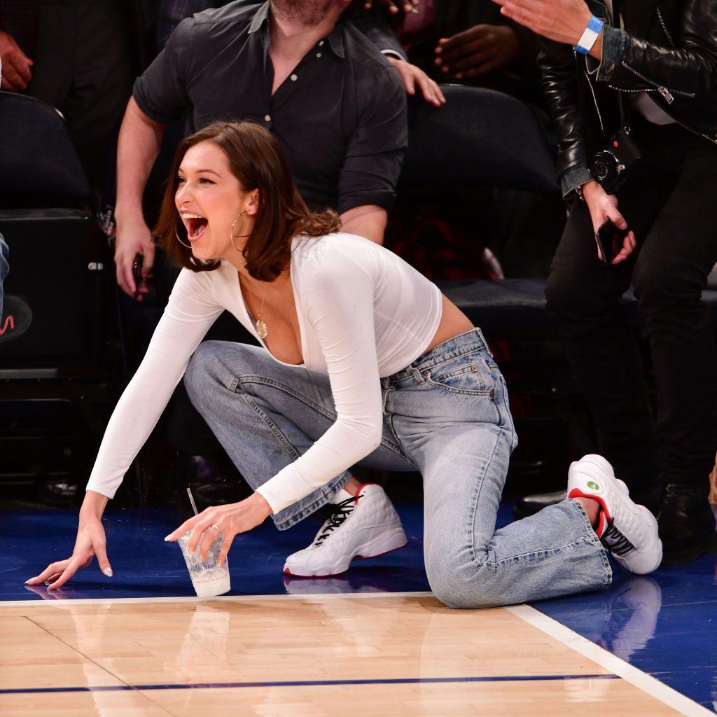 25P Bella Hadid Cleavage