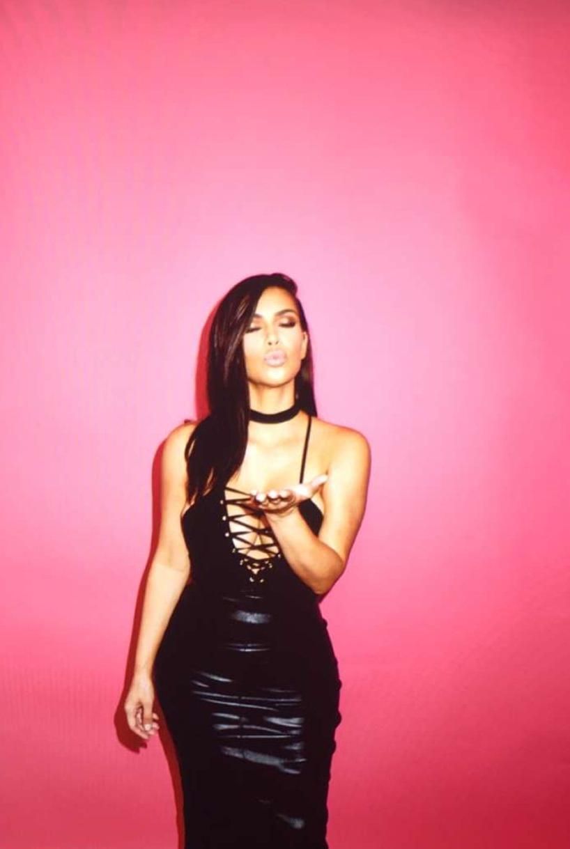 8P Kim Kardashian Cleavage Photos