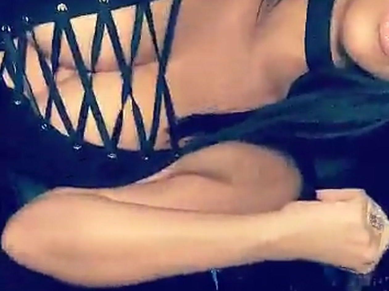 8P Kim Kardashian Cleavage Photos