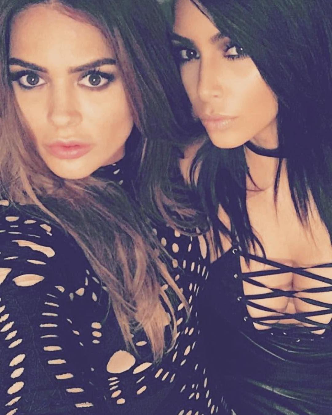 8P Kim Kardashian Cleavage Photos