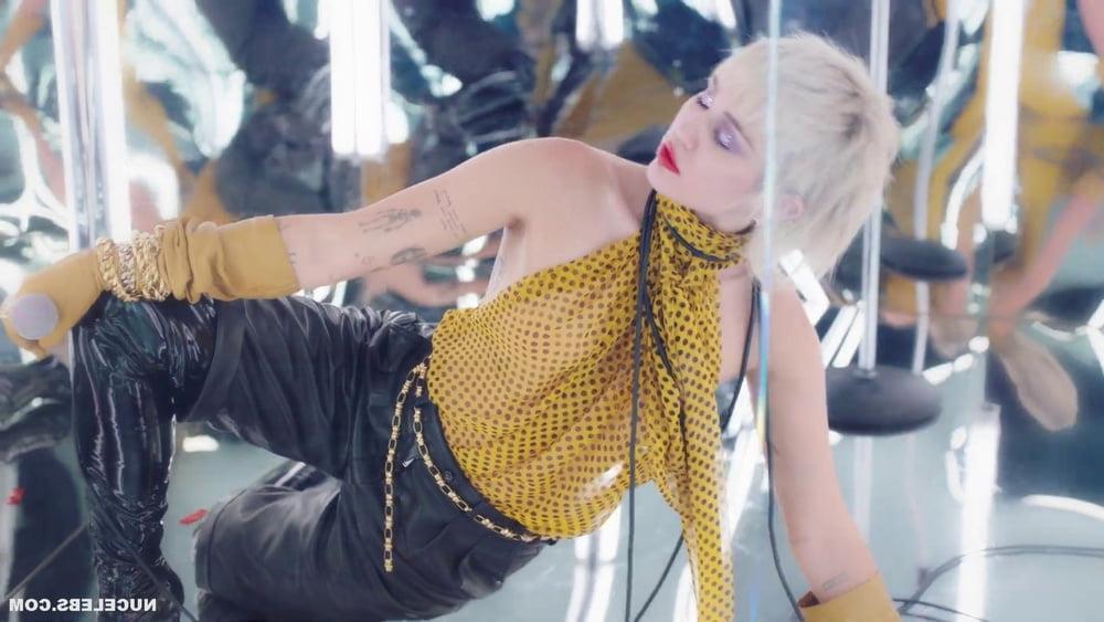 9P Miley Cyrus Fresh Nude And Naughty Photos