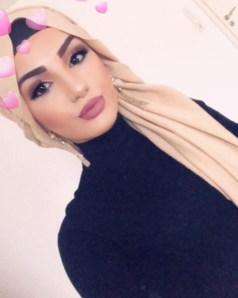 16P Hot Turkish Instagram Hijab Lady