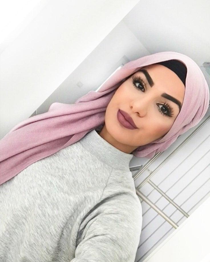 16P Hot Turkish Instagram Hijab Lady