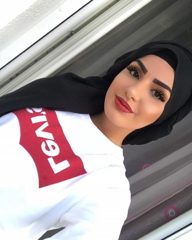 16P Hot Turkish Instagram Hijab Lady