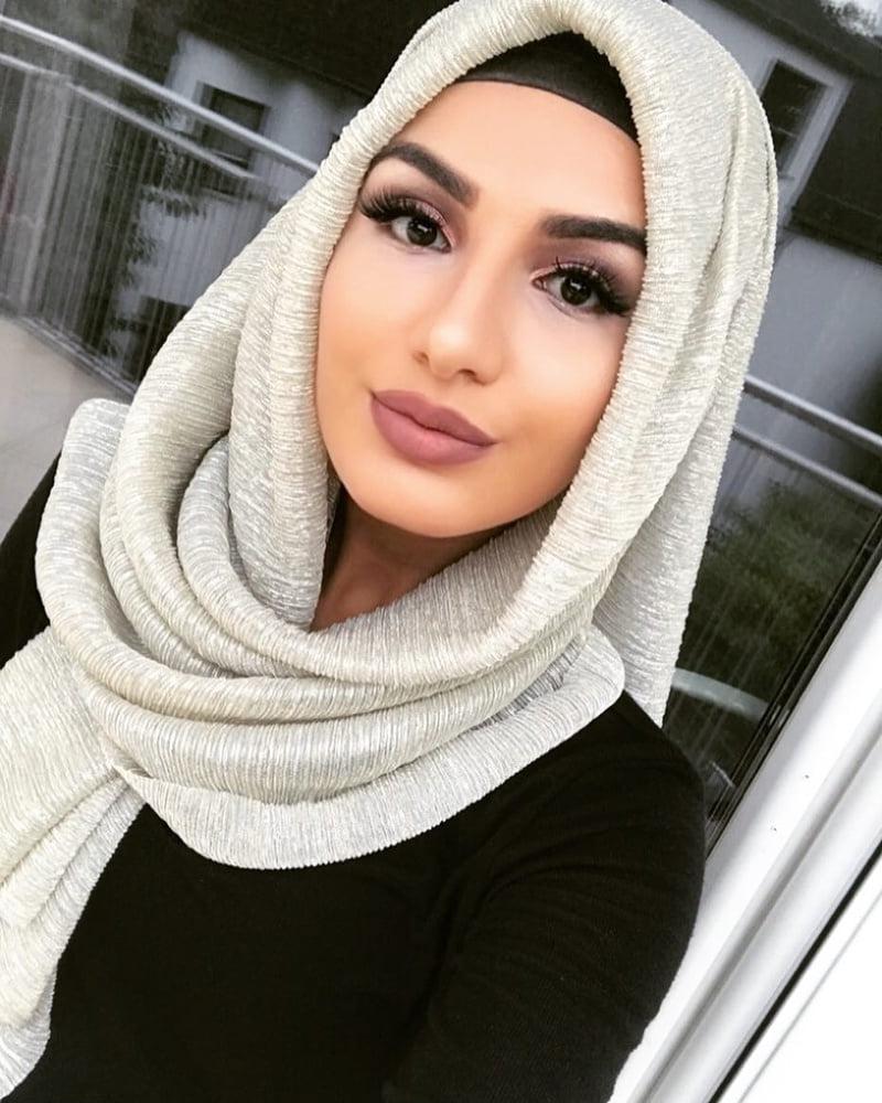16P Hot Turkish Instagram Hijab Lady