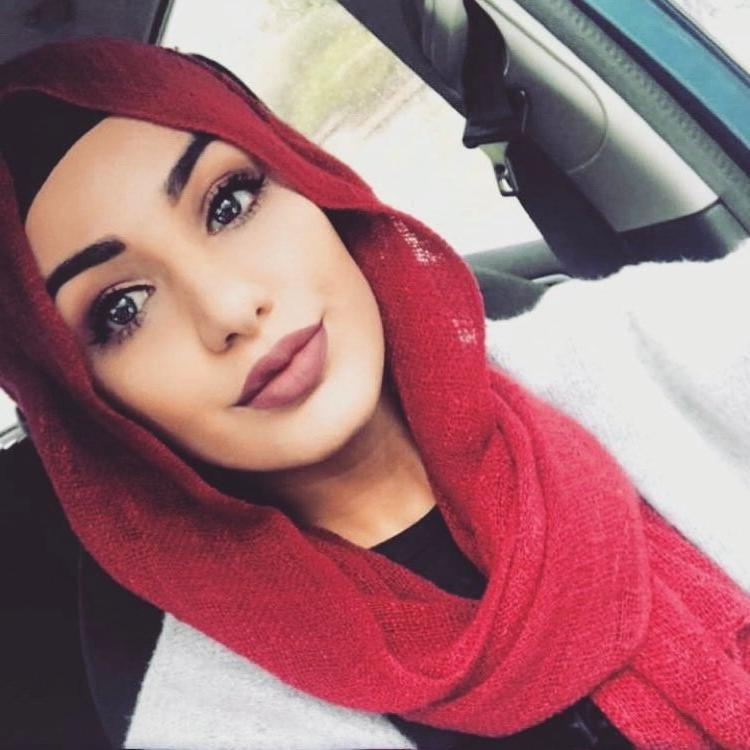 16P Hot Turkish Instagram Hijab Lady