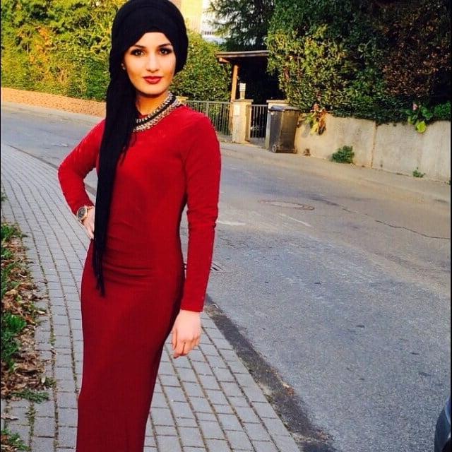 16P Hot Turkish Instagram Hijab Lady
