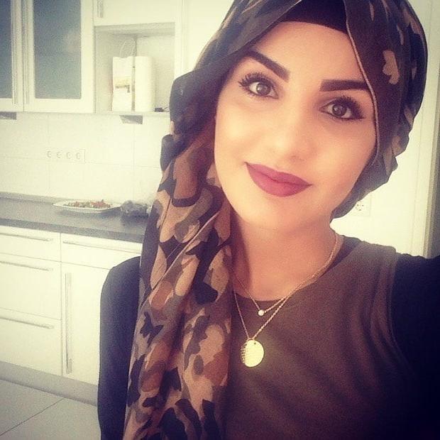 16P Hot Turkish Instagram Hijab Lady