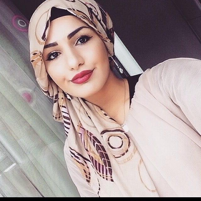 16P Hot Turkish Instagram Hijab Lady