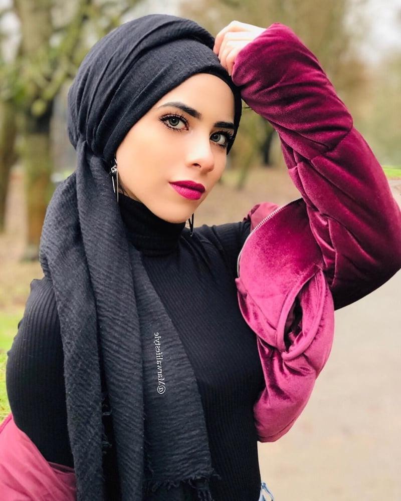 25P Sexy Syrian Instagram Hijab Lady