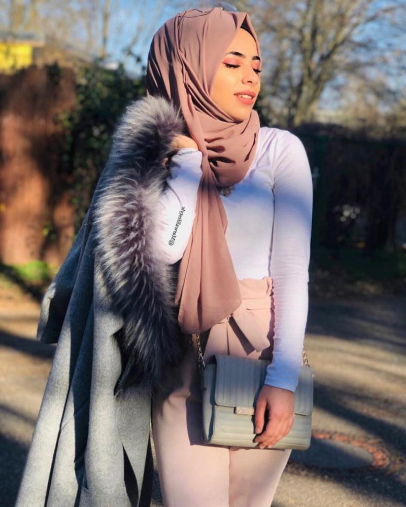 25P Sexy Syrian Instagram Hijab Lady