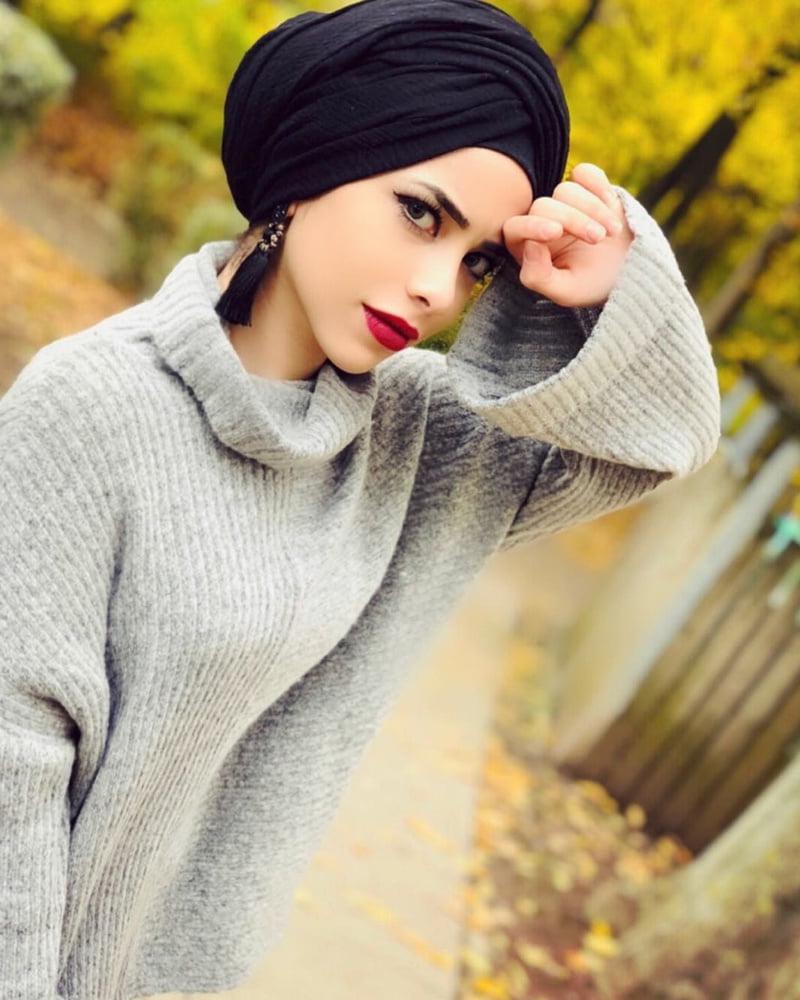 25P Sexy Syrian Instagram Hijab Lady
