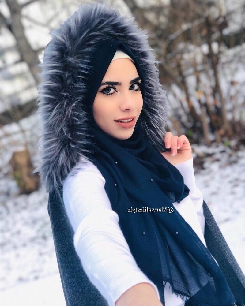 25P Sexy Syrian Instagram Hijab Lady