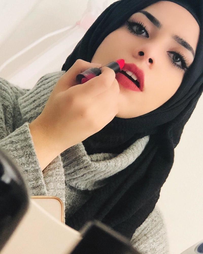 25P Sexy Syrian Instagram Hijab Lady