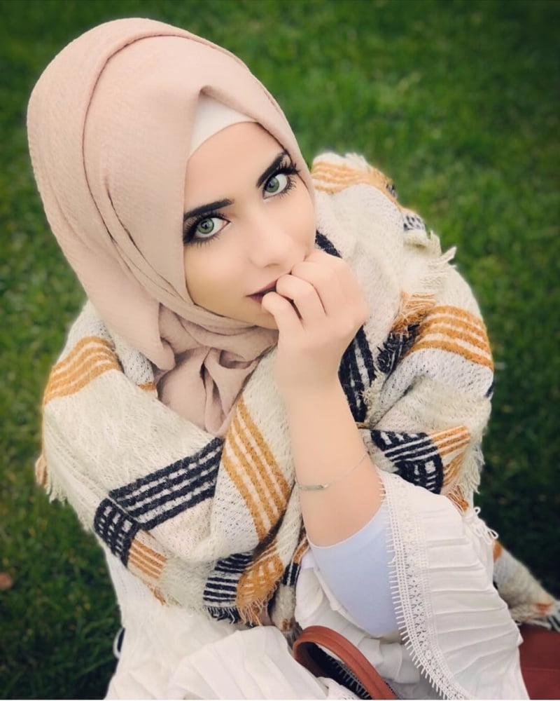 25P Sexy Syrian Instagram Hijab Lady