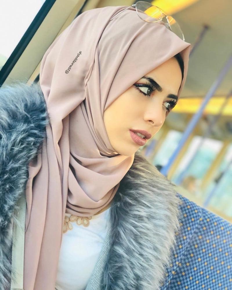 25P Sexy Syrian Instagram Hijab Lady