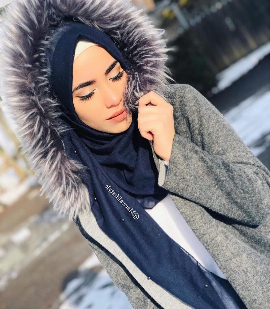25P Sexy Syrian Instagram Hijab Lady