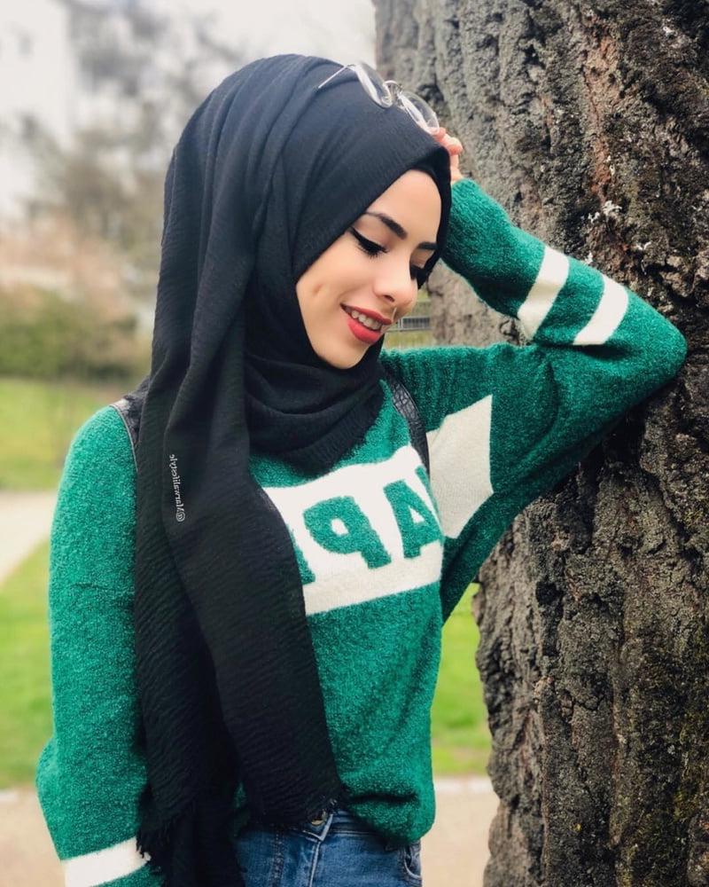 25P Sexy Syrian Instagram Hijab Lady