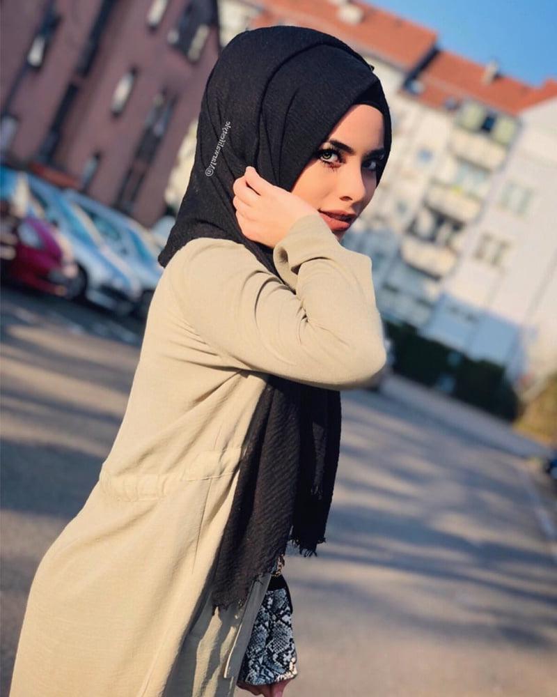 25P Sexy Syrian Instagram Hijab Lady