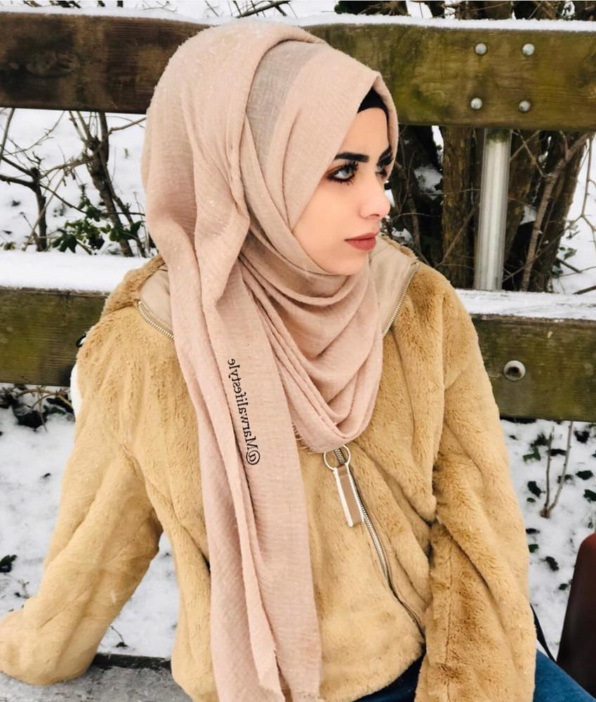 25P Sexy Syrian Instagram Hijab Lady